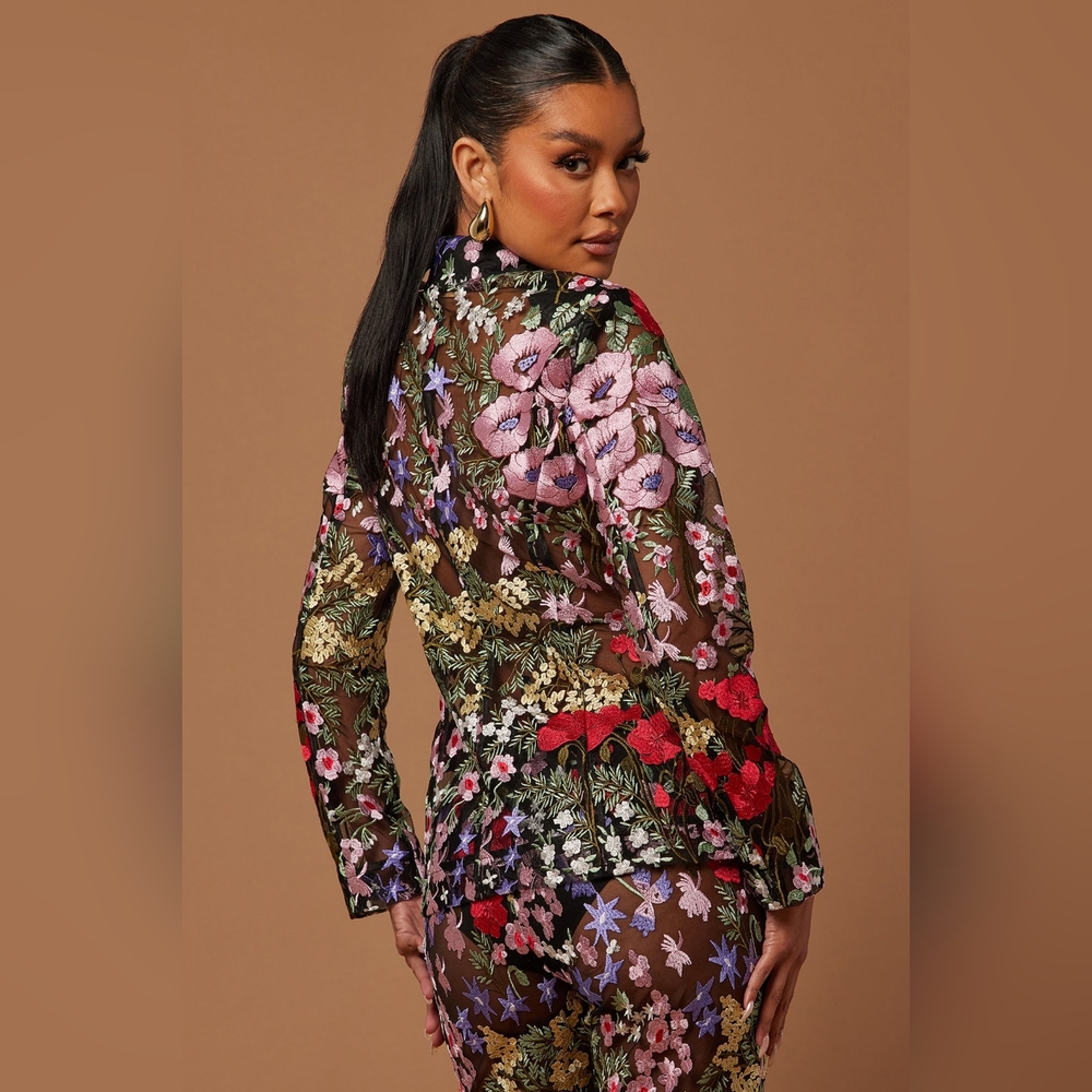 Fashion Nova embroidered lace jackets and pant set - Picture 3 of 9